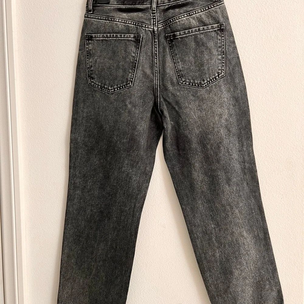 Express women’s Distressed high rise straight ankle Black Jeans. Size 4 - Picture 11 of 12